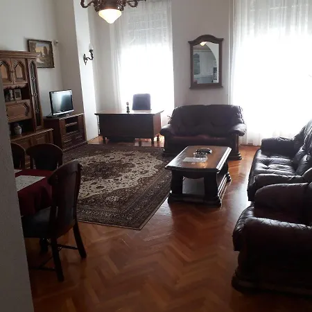 Guest house Piac Utcai 2 *