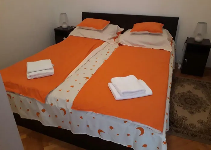 Piac Utcai 2 Pensiune